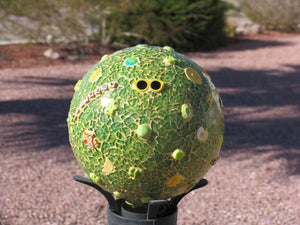 10" Gazing Ball Mosaic for your Yard G245